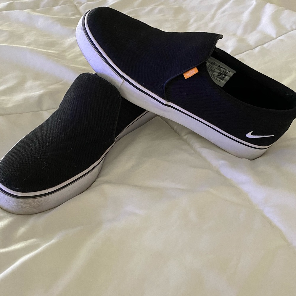 EUC Nike Court Royale AC Women’s Slip-On Sneakers